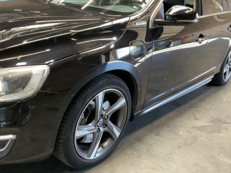Volvo V60 2.4 T6 Plug-in Hybrid Summum AWD 2015 – снимка 2