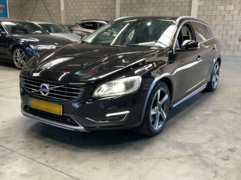 Volvo V60 2.4 T6 Plug-in Hybrid Summum AWD 2015 – снимка 1