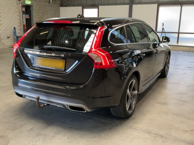 Volvo V60 2.4 T6 Plug-in Hybrid Summum AWD 2015 – снимка 8