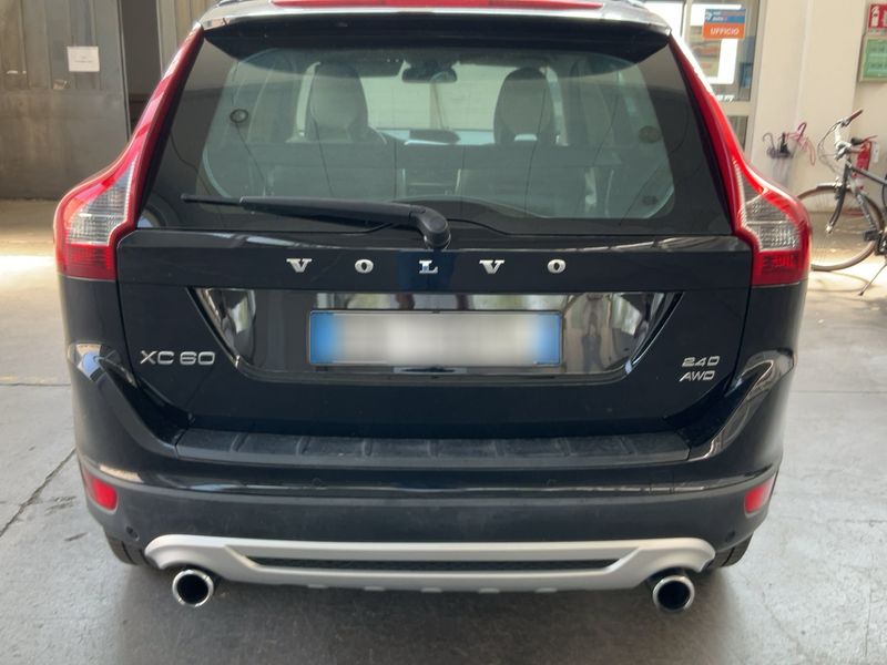 Volvo XC60 2.4 D4 R-Design AWD 2010 – снимка 7