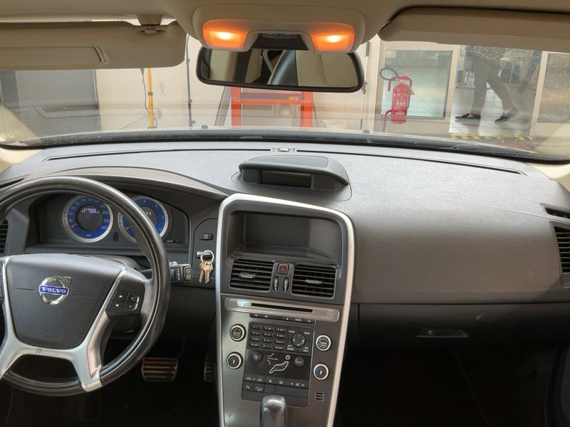 Volvo XC60 2.4 D4 R-Design AWD 2010 – снимка 17
