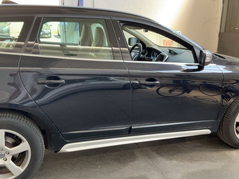 Volvo XC60 2.4 D4 R-Design AWD 2010 – снимка 10