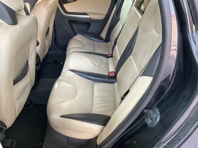 Volvo XC60 2.4 D4 R-Design AWD 2010 – снимка 24