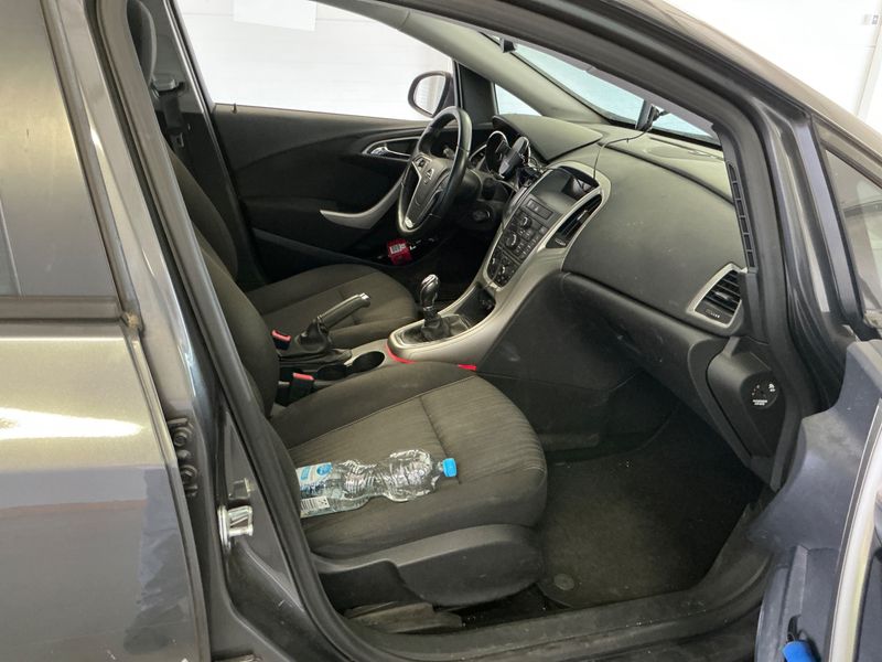 Opel Astra 1.4 Turbo Design Edition 2012 – снимка 3