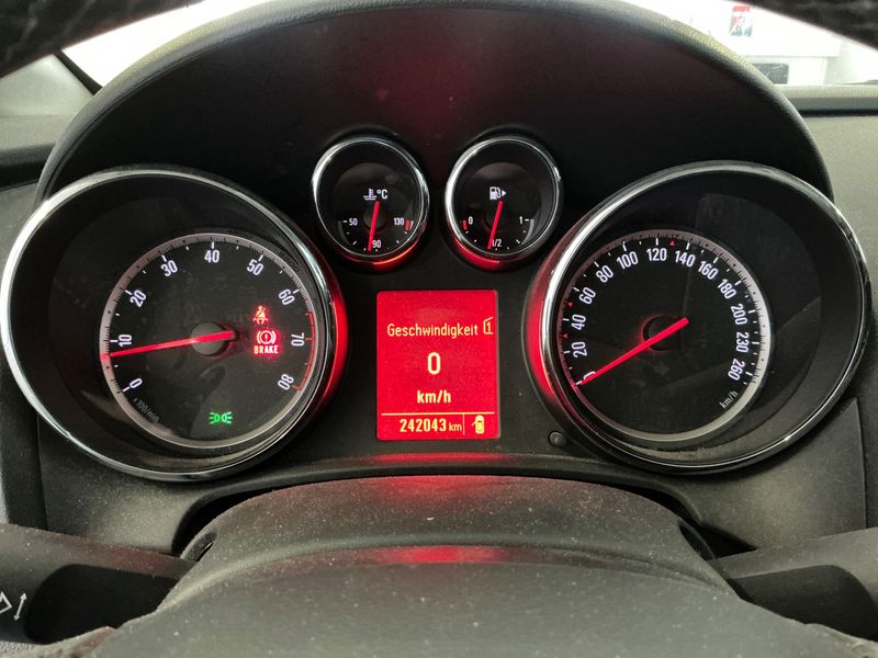 Opel Astra 1.4 Turbo Design Edition 2012 – снимка 4