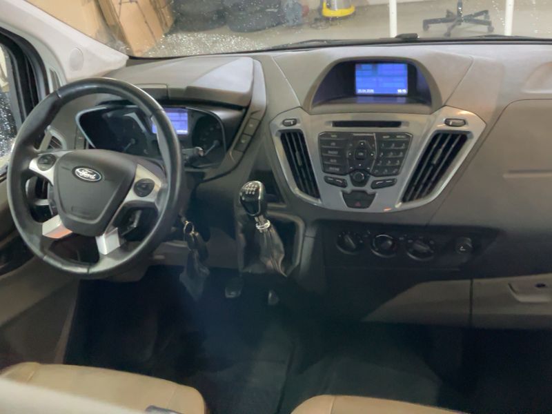 Ford Transit 2.2 TDCi 300 L1 Tourneo Titanium 2015 – снимка 17