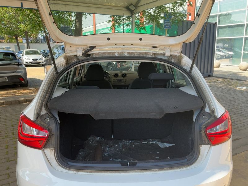 Seat Ibiza 1.6 TDI Style Tech 2013 – снимка 15