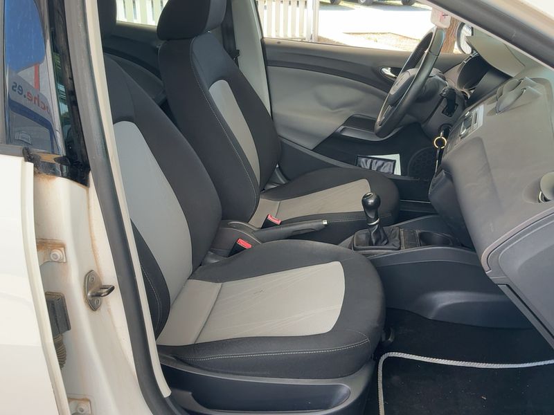 Seat Ibiza 1.6 TDI Style Tech 2013 – снимка 16