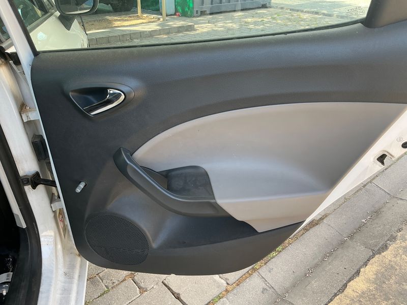 Seat Ibiza 1.6 TDI Style Tech 2013 – снимка 27
