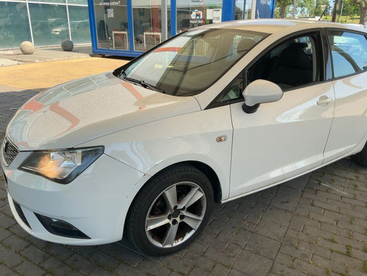 Seat Ibiza 1.6 TDI Style Tech 2013 – снимка 2