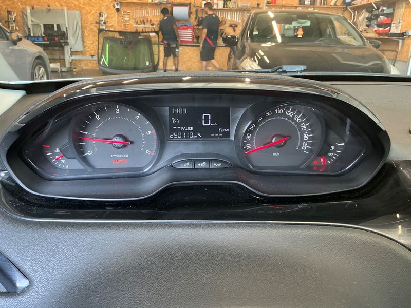 Peugeot 208 1.6 HDi Affaire Pack CD Clim 2012 – снимка 4