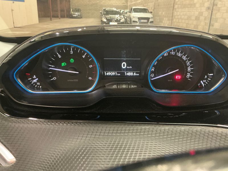 Peugeot 2008 1.6 Blue-HDi Allure 2018 – снимка 18