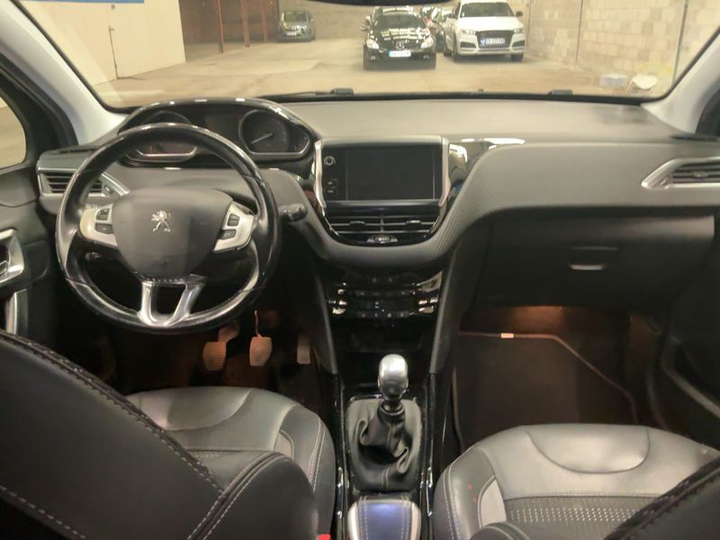 Peugeot 2008 1.6 Blue-HDi Allure 2018 – снимка 17