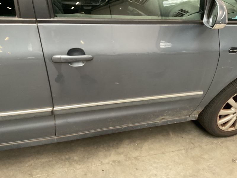 Volkswagen Sharan 1.9 TDI Sportline 2010 – снимка на щета 30