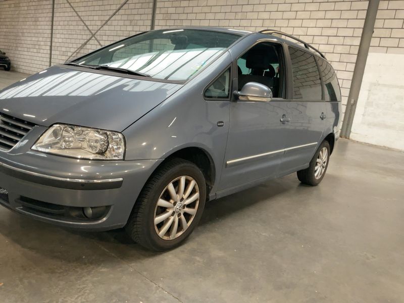 Volkswagen Sharan 1.9 TDI Sportline 2010 – снимка 2