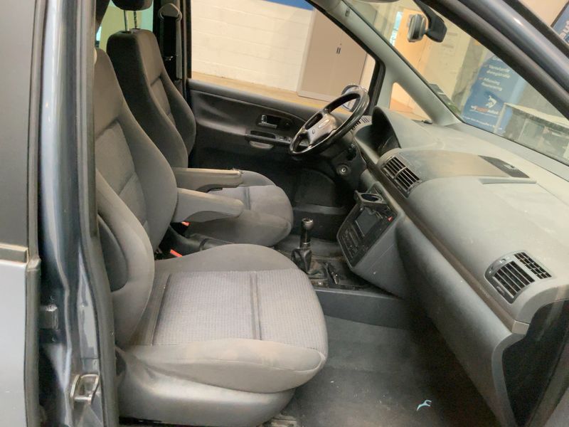 Volkswagen Sharan 1.9 TDI Sportline 2010 – снимка 17