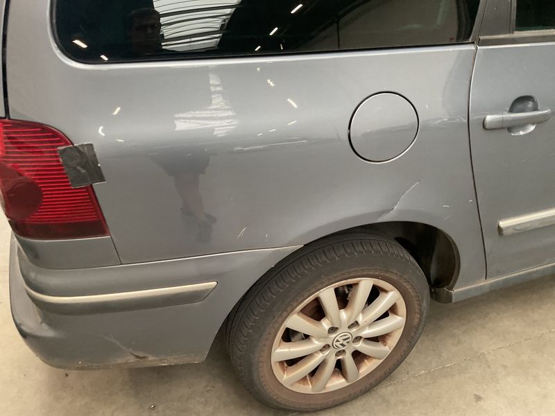 Volkswagen Sharan 1.9 TDI Sportline 2010 – снимка на щета 27
