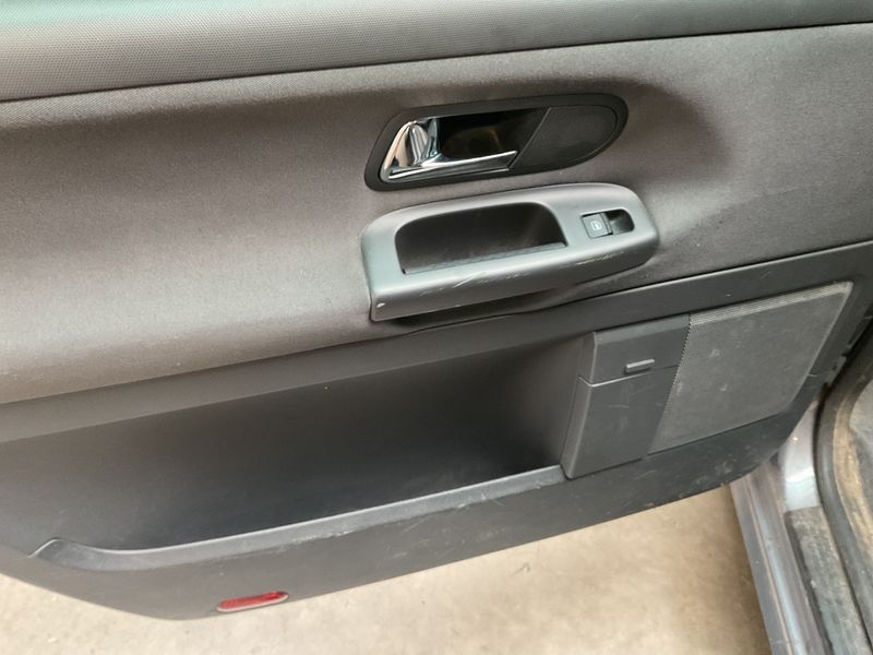 Volkswagen Sharan 1.9 TDI Sportline 2010 – снимка на щета 38