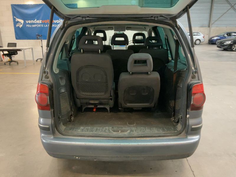 Volkswagen Sharan 1.9 TDI Sportline 2010 – снимка 16
