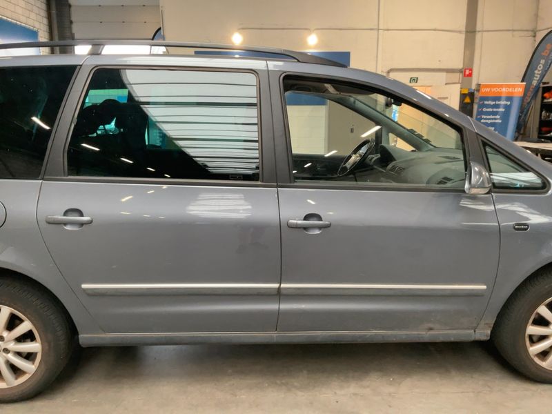 Volkswagen Sharan 1.9 TDI Sportline 2010 – снимка на щета 10