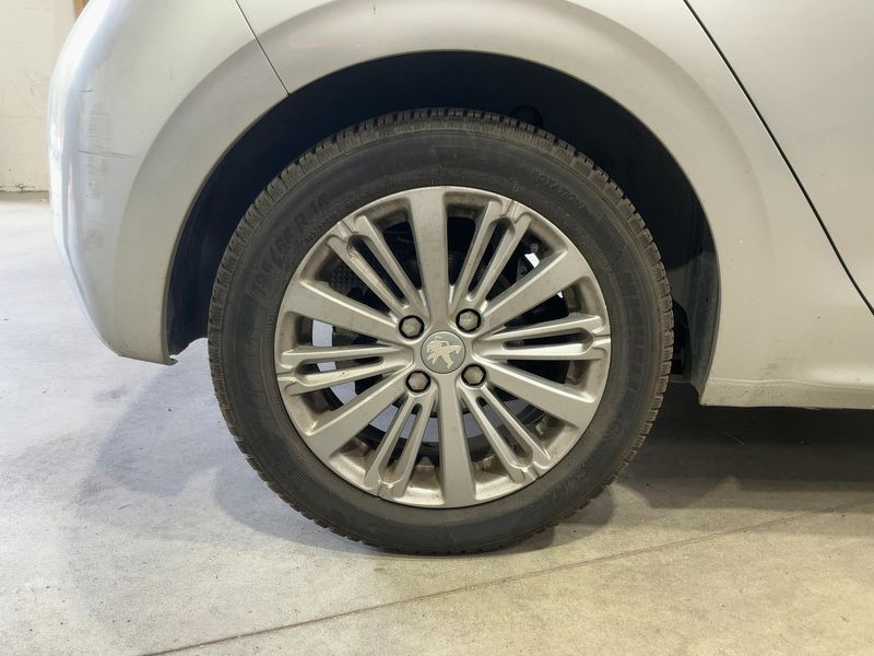 Peugeot 208 1.2 PureTech Allure 2016 – снимка 9