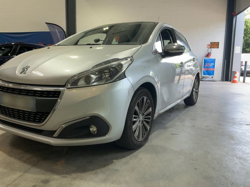 Peugeot 208 1.2 PureTech Allure 2016 – снимка 2