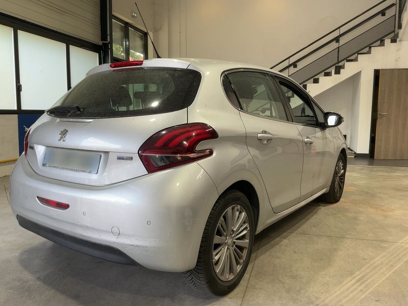 Peugeot 208 1.2 PureTech Allure 2016 – снимка 8