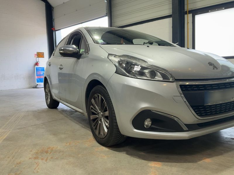 Peugeot 208 1.2 PureTech Allure 2016 – снимка 12