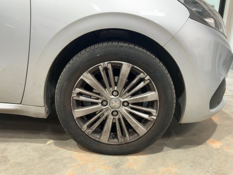 Peugeot 208 1.2 PureTech Allure 2016 – снимка 11