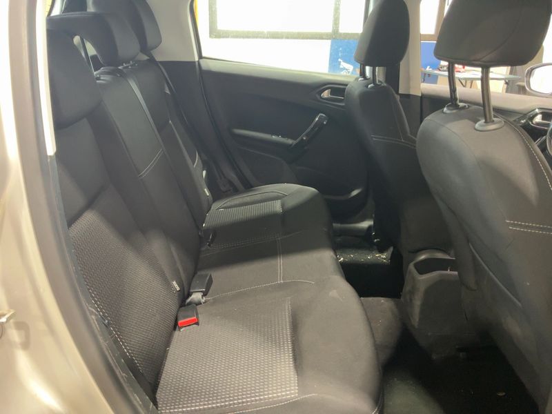 Peugeot 208 1.2 PureTech Allure 2016 – снимка 19