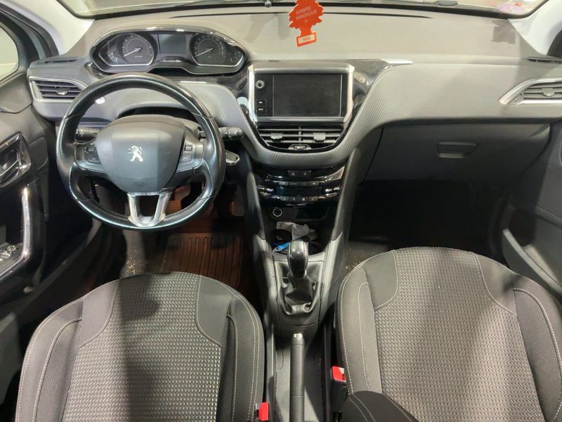 Peugeot 208 1.2 PureTech Allure 2016 – снимка 17