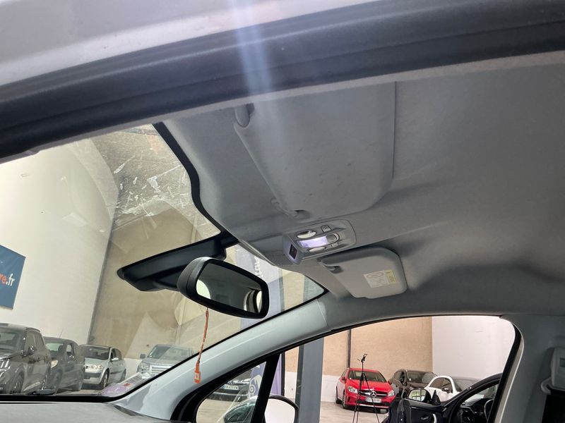 Peugeot 208 1.2 PureTech Allure 2016 – снимка 26
