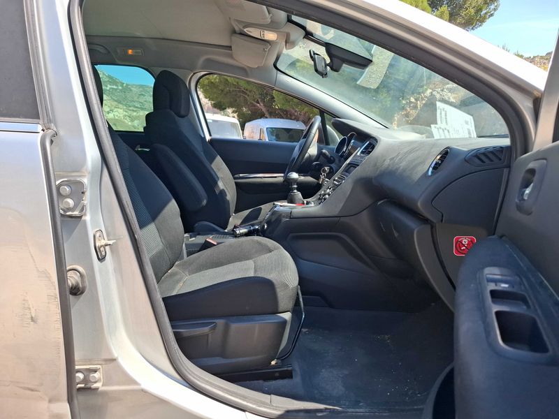 Peugeot 5008 1.6 HDi Family 2011 – снимка 10
