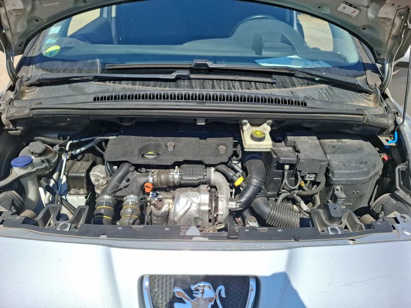 Peugeot 5008 1.6 HDi Family 2011 – снимка 8