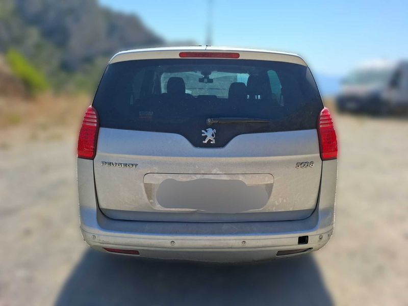 Peugeot 5008 1.6 HDi Family 2011 – снимка 4