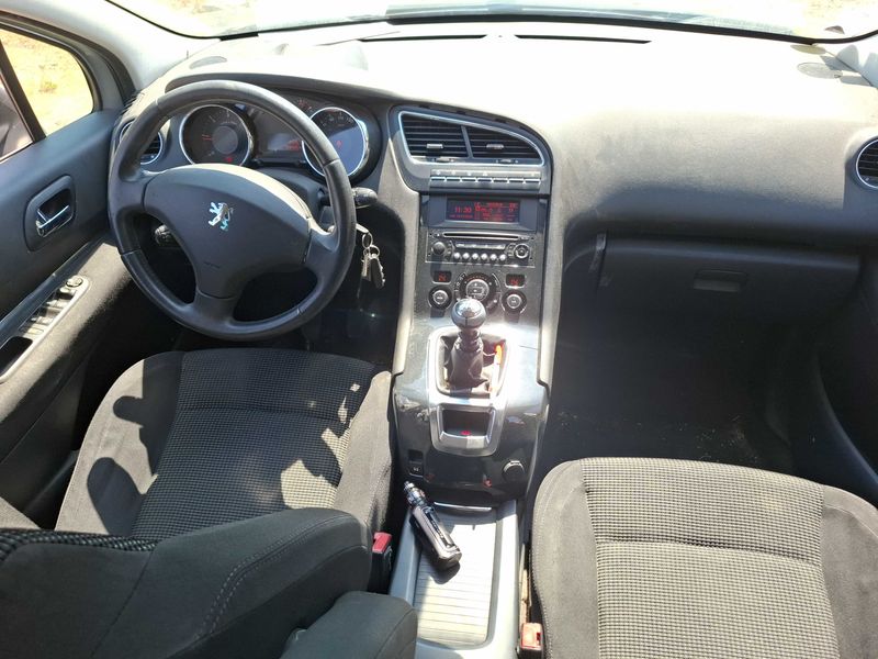 Peugeot 5008 1.6 HDi Family 2011 – снимка 11