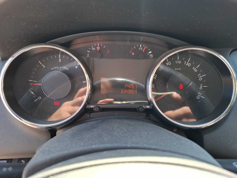 Peugeot 5008 1.6 HDi Family 2011 – снимка 12