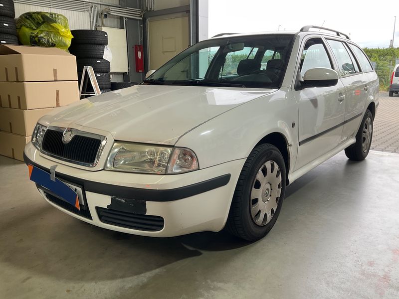 Skoda Octavia 1.6 Tour 2009 – снимка 1