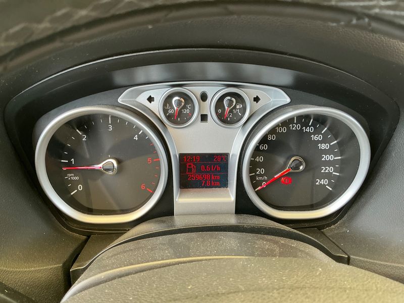 Ford Focus 1.6 TDCi Trend 2010 – снимка 4