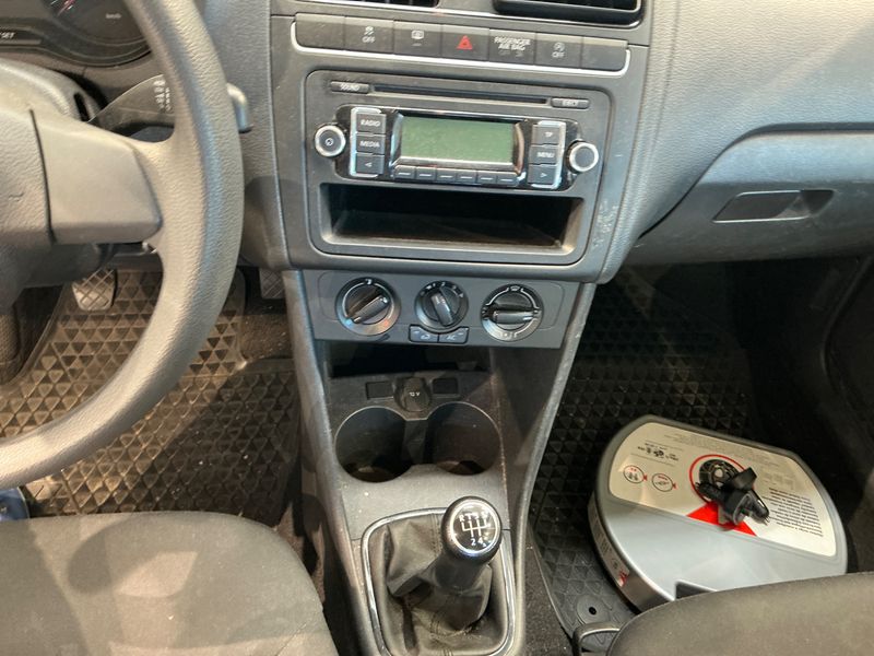 Volkswagen Polo 1.6 TDI Trendline BlueMotion Tech 2011 – снимка 31