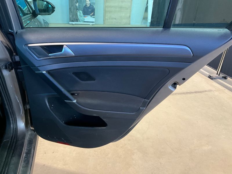 Volkswagen Golf VII 2.0 TDI Lounge 4Motion BlueMotion Tech 2015 – снимка 37