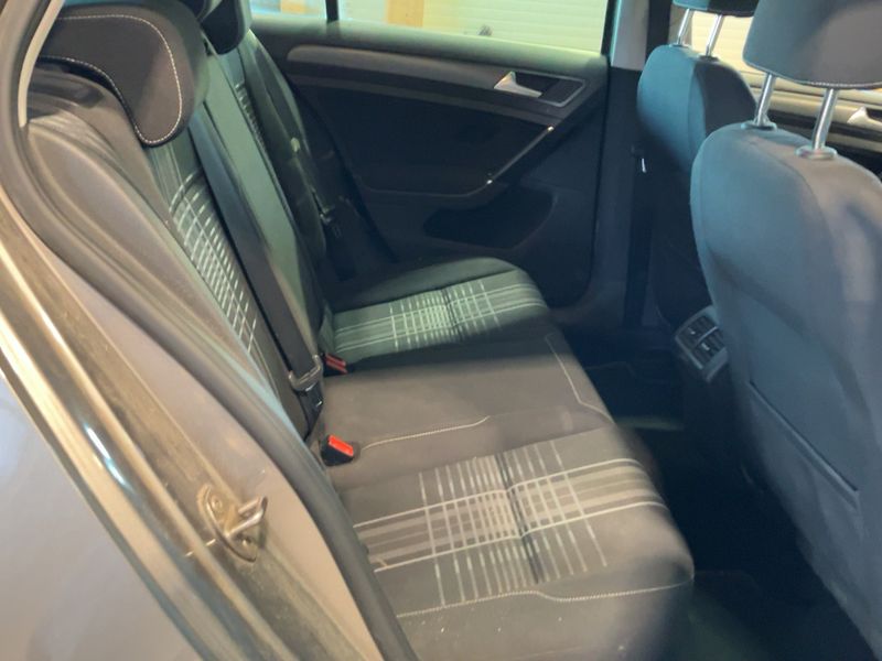 Volkswagen Golf VII 2.0 TDI Lounge 4Motion BlueMotion Tech 2015 – снимка 20