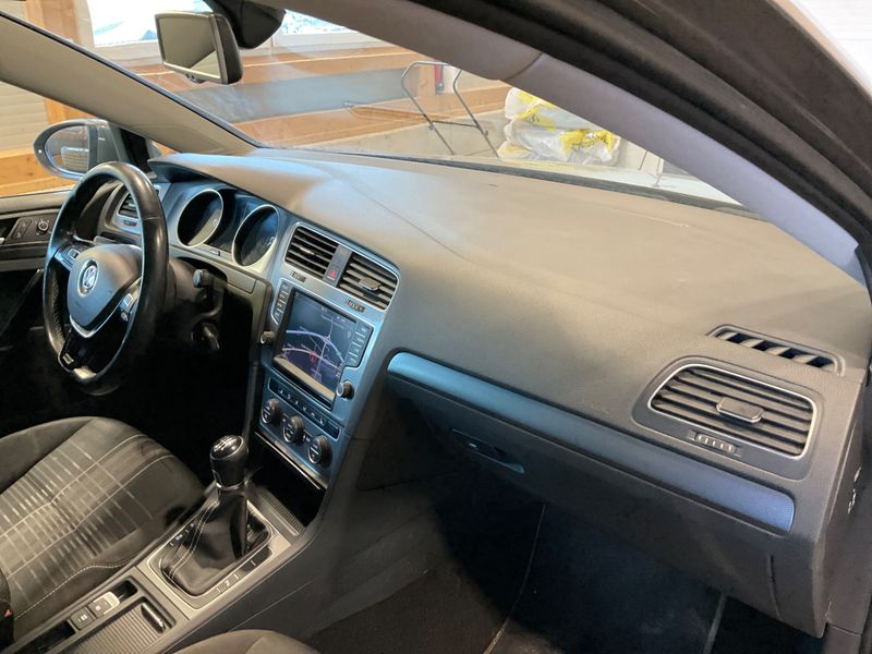 Volkswagen Golf VII 2.0 TDI Lounge 4Motion BlueMotion Tech 2015 – снимка 36