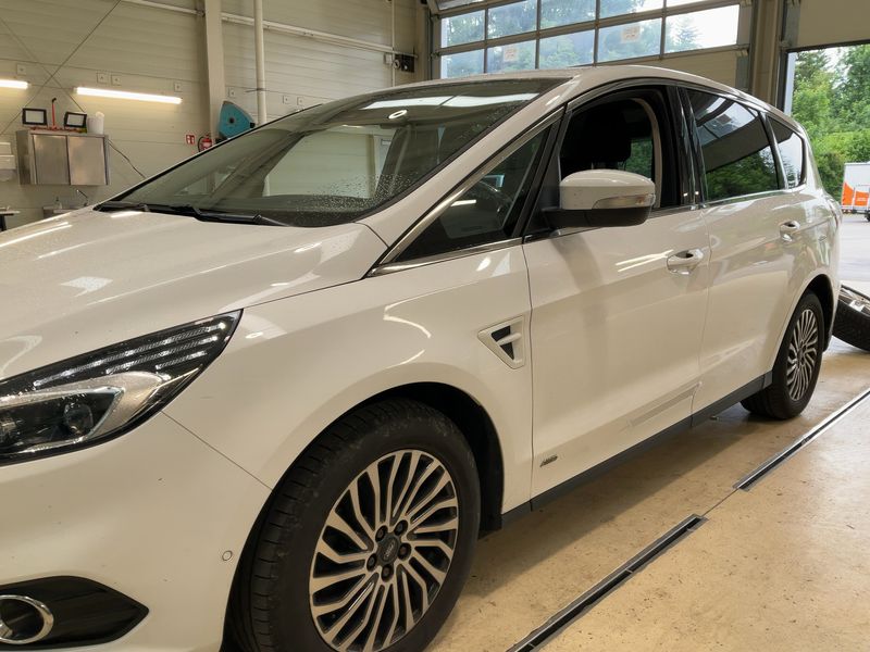 Ford S-Max 2.0 TDCi EcoBlue Titanium AWD 2019 – снимка 2