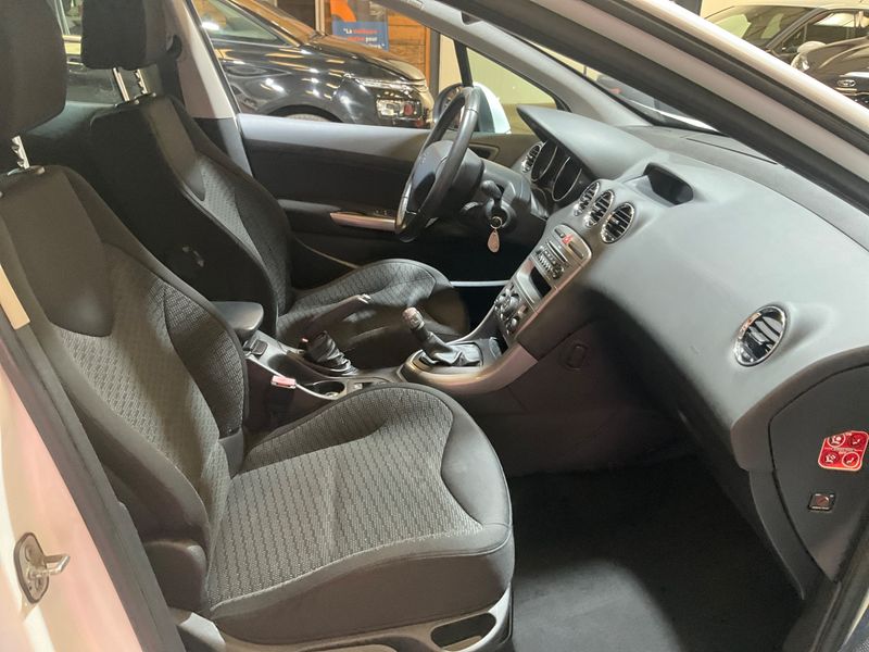 Peugeot 308 1.6 HDi Premium 2009 – снимка 3