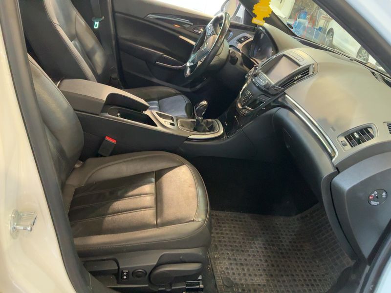 Opel Insignia Sports Tourer 1.6 SIDI Turbo Innovation 2015 – снимка 17