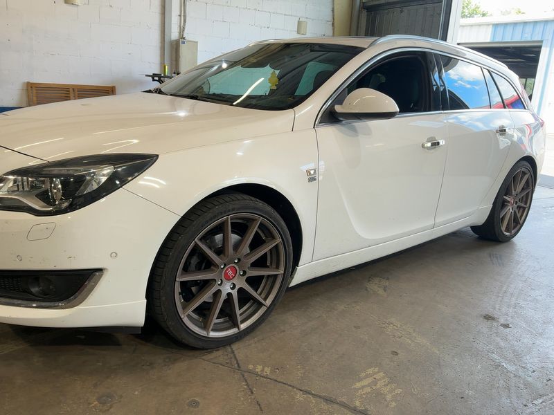 Opel Insignia Sports Tourer 1.6 SIDI Turbo Innovation 2015 – снимка 2