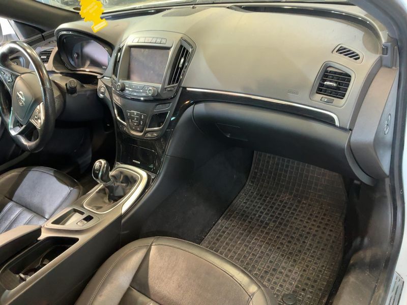 Opel Insignia Sports Tourer 1.6 SIDI Turbo Innovation 2015 – снимка 18