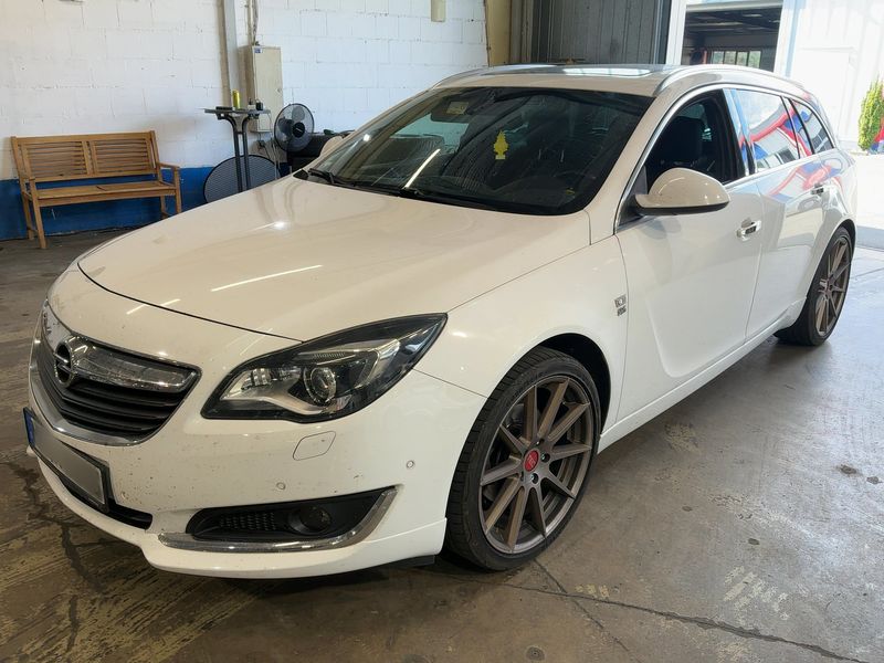 Opel Insignia Sports Tourer 1.6 SIDI Turbo Innovation 2015 – снимка 1