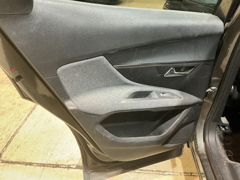 Peugeot 3008 1.5 Blue-HDi Active Business 2020 – снимка 24